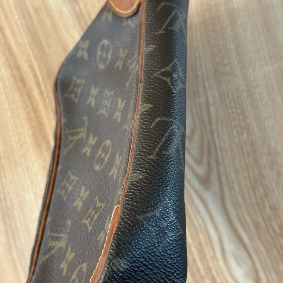 Auth Louis Vuitton Marley Dragonne PM Clutch - Picture 8 of 14
